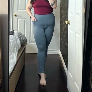 Under Armour blue/grey leggings, size 1X, brand new, never worn, with pockets